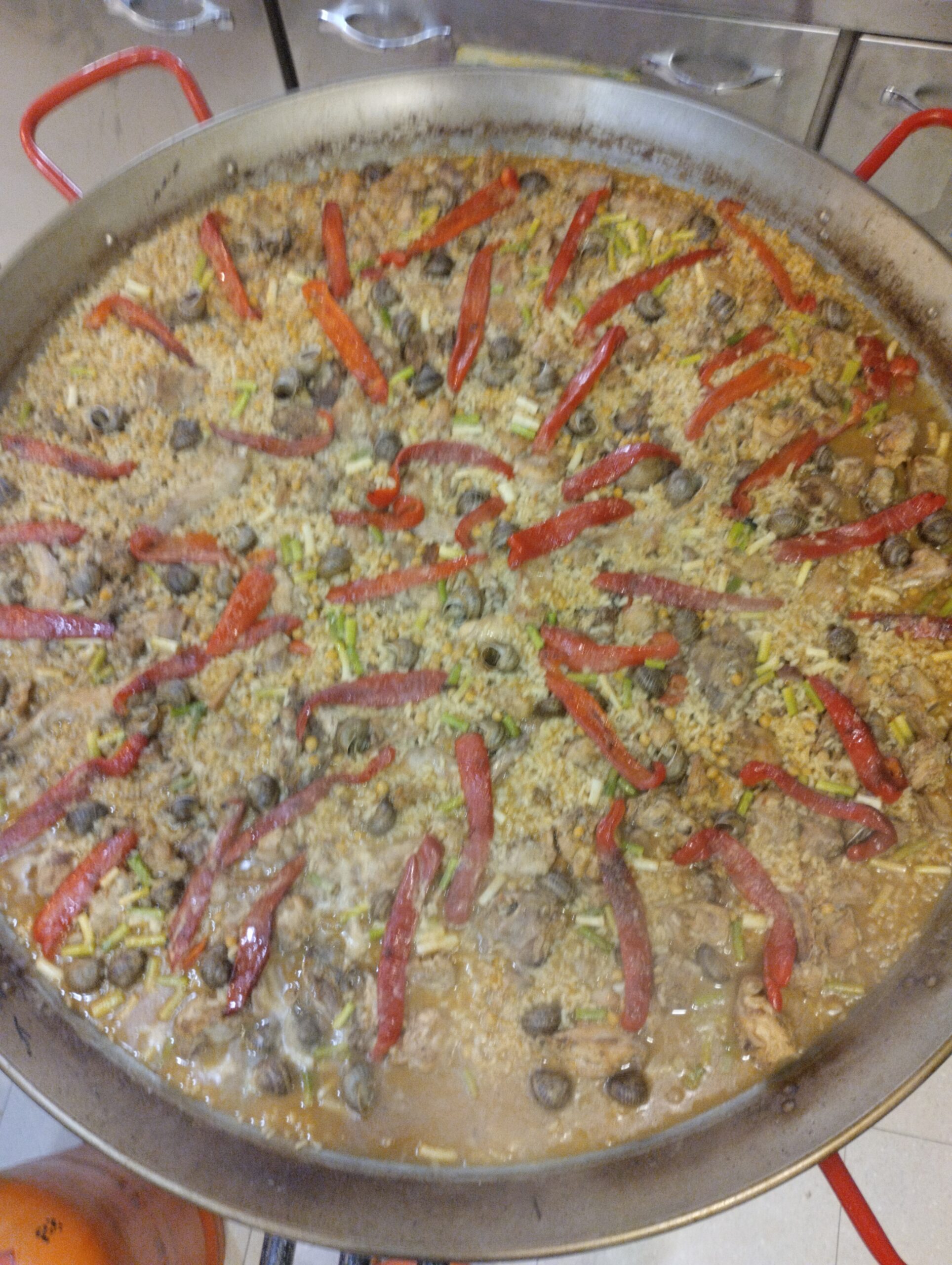 Paella alicantina, acabando la cocción